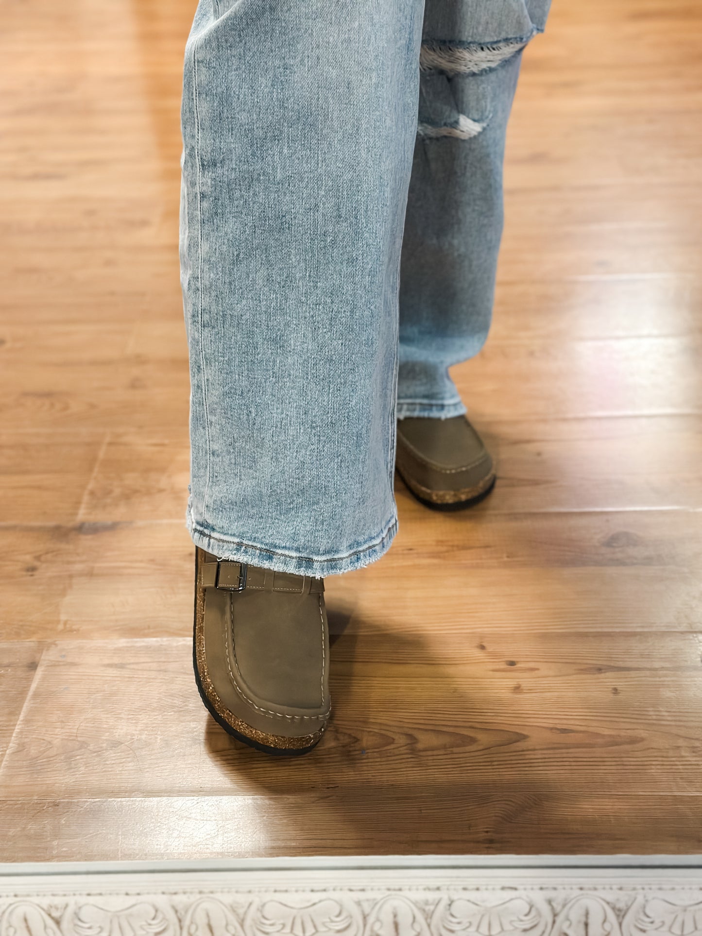 Resse Slip-On Clogs