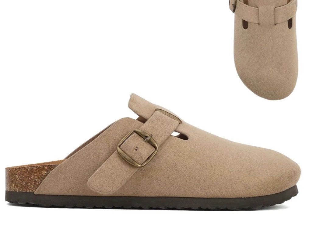 Regis Round Toe Clog