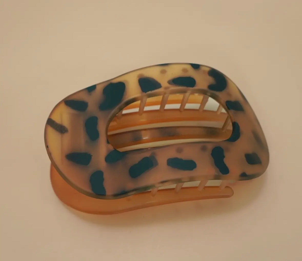 Lay Flat Oval Hair Clip