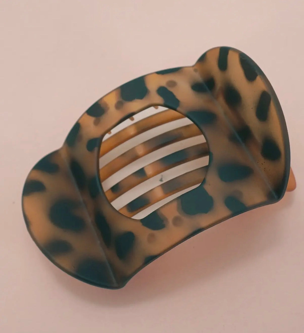 Large Lay Flat Hair Clip
